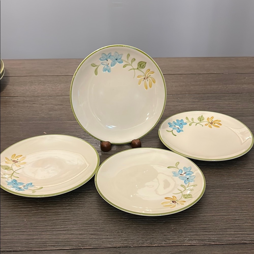 Franciscan daisy pattern vintage 6 1/2” plates bread dessert 1960’s four plates